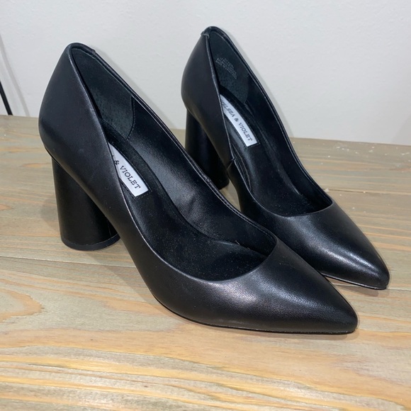 Chelsea & Violet Black Heels - Picture 1 of 2